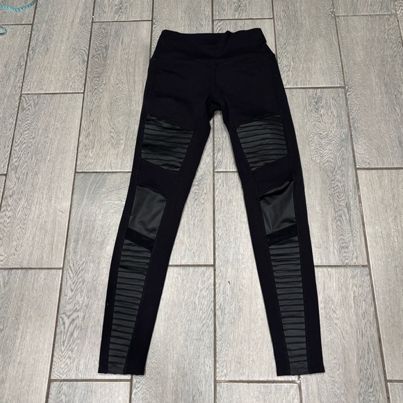Alo Yoga Moto Sport Leggings with Mesh Panels Size Medium - Picture 3 of 9